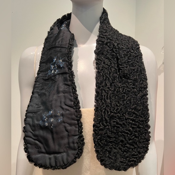 Designer unknown vintage black Persian lamb scarf. - Picture 2 of 4